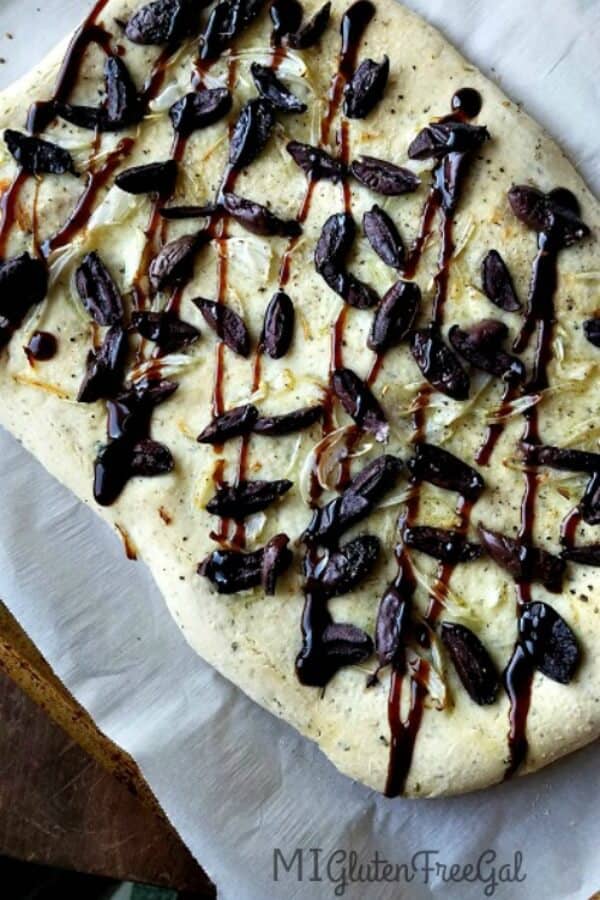 Chebe Focaccia topped with olives and balsalmic drizzle