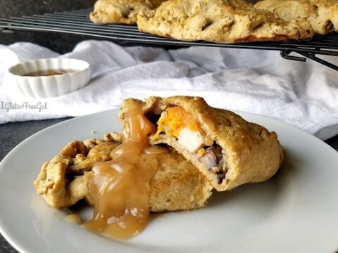 Gluten-Free Thanksgiving pasties served with Full Flavor Foods gravy