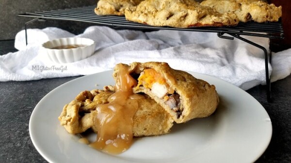 Gluten-Free Thanksgiving pasties served with Full Flavor Foods gravy