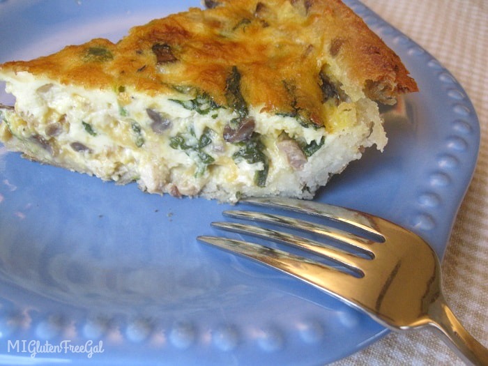 mashed-potato-crust-quiche-slice-on-blue-plate-min