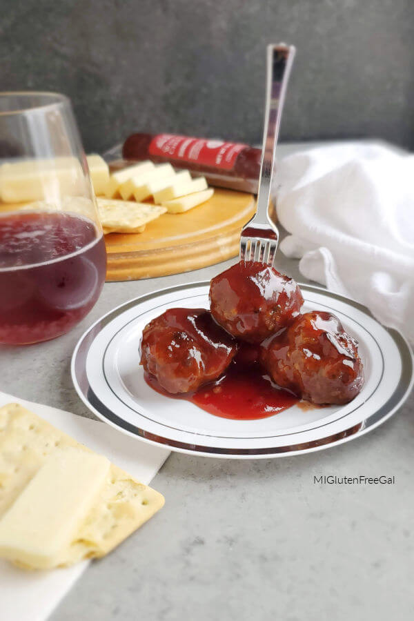 https://miglutenfreegal.com/wp-content/uploads/2017/03/Gluten-Free-Meatballs-Reshoot-Fork-in-whole-meatball-1-1.jpg