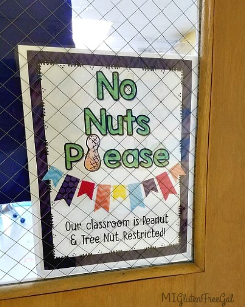 Displaying a peanut-free classroom sign on the door alerts everyone