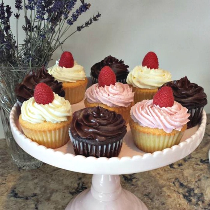 YUM! Baked Goods Cupcakes-min