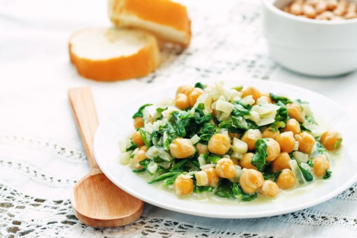 top 8 allergen free Garlicky Greek Chickpeas & Spinach Go Dairy Free