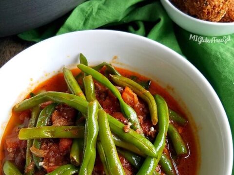 lebanese green bean stew in bowl
