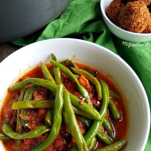 lebanese green bean stew in bowl