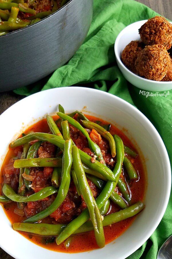 lebanese green bean stew in bowl