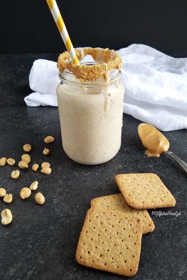 gluten free peanut butter pie shake in mason jar with straw