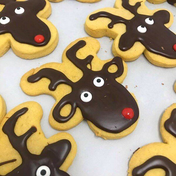 GR8 Bakes reindeer cookies