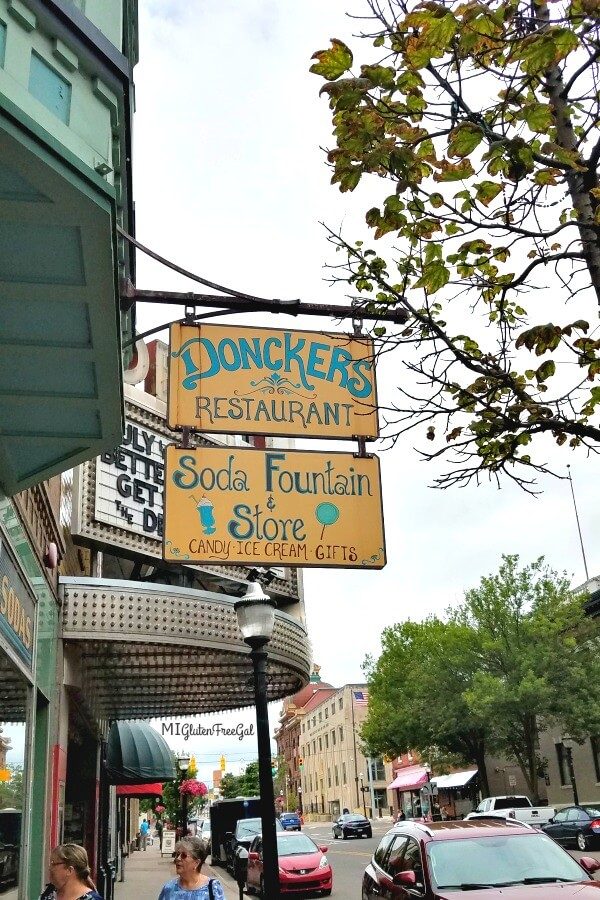 Donckers outdoor sign