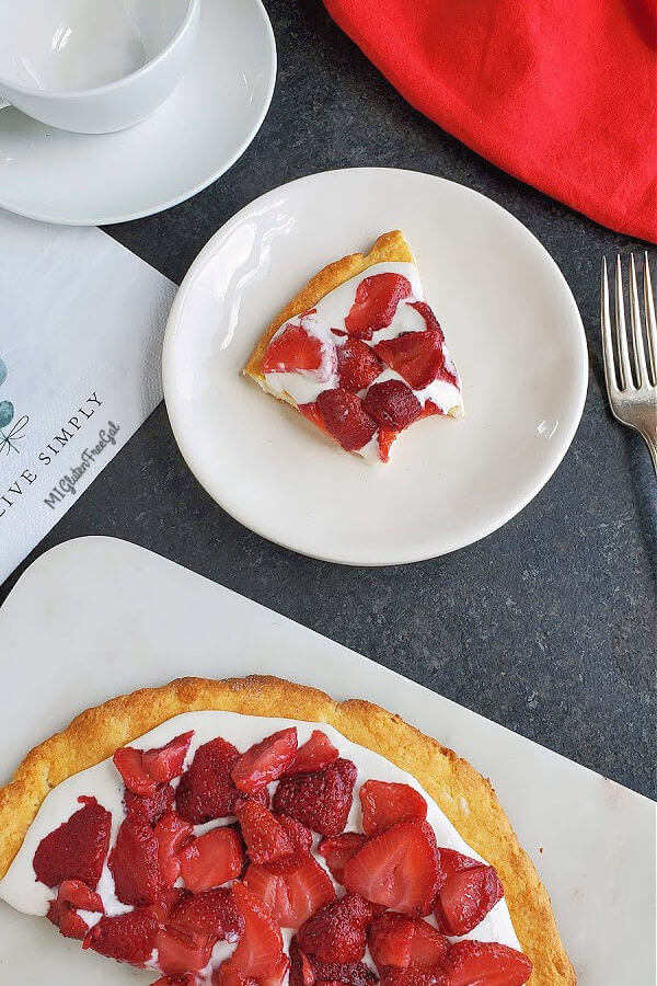 gluten free strawberry shortcake pizza slice