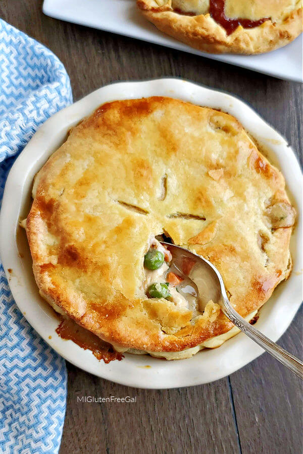 Individual pot outlet pie pans