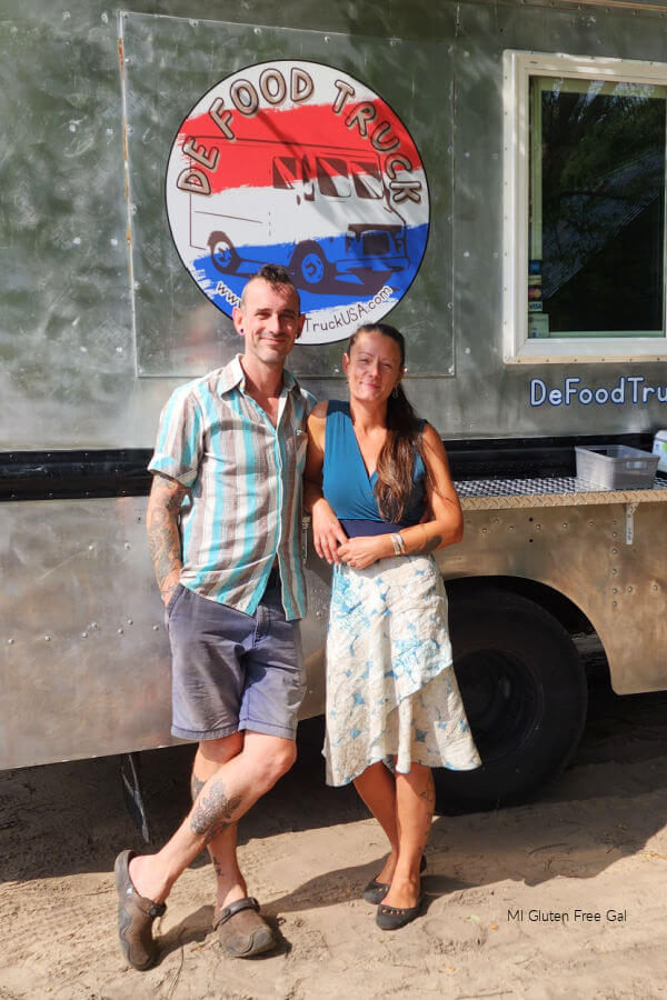 Toby and Joelle, owners of De Food Truck. 